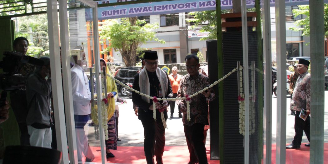 Launching KTH Mart mini market SMAN 1 Gresik oleh Kepala Dinas Pendidikan Jatim