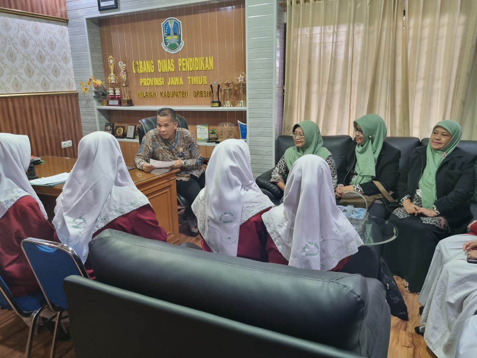 pelepasan dan motivasi edu-trip sman1 gresik oleh kepala dinas cabang gresik