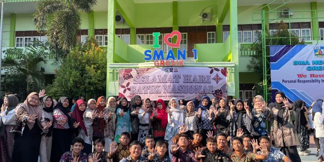 Hari Batik Nasional di SMAN 1 Gresik