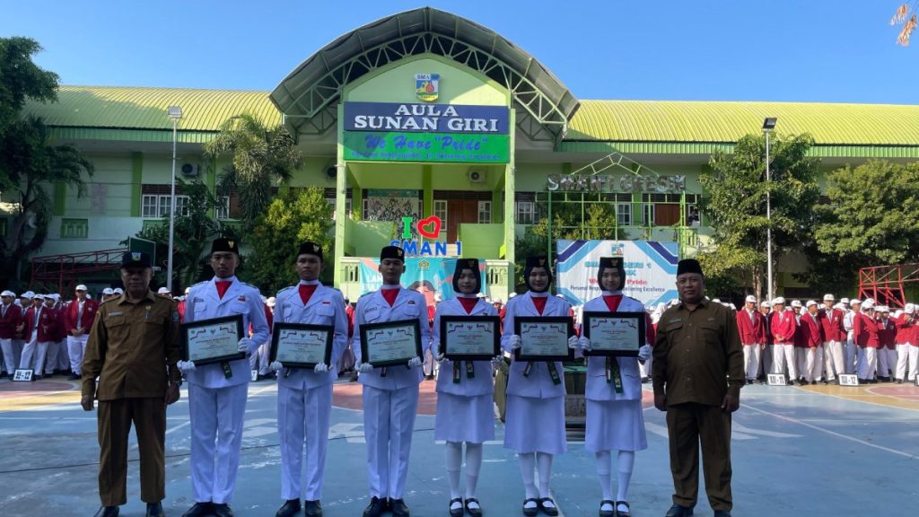 Enam siswa SMA Negeri 1 Gresik Lolos Pasukan Pengibar Bendera Pusaka Kabupaten Gresik 17 AGUSTUS 2024