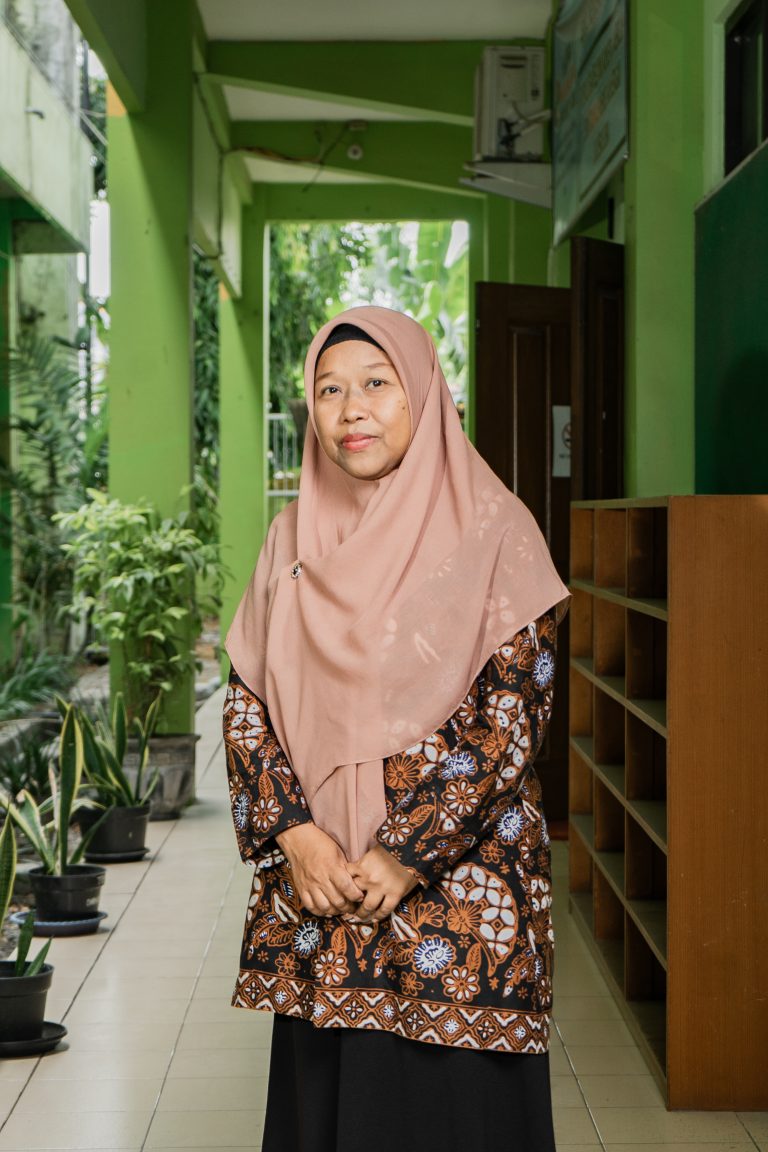 WIWIK DJUBAIDA, S.Pd. - BHS INDONESIA