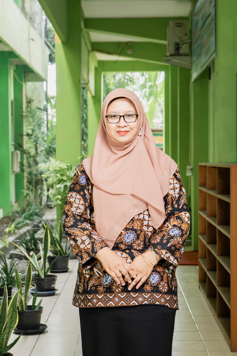 CHOIROTIN NISAK, S.S., M.Pd. - BHS INGGRIS