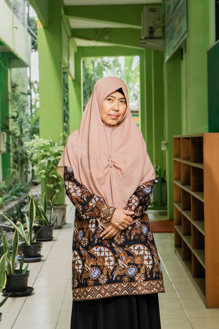 Dra. LILIK SUPRIYATIN - BIOLOGI