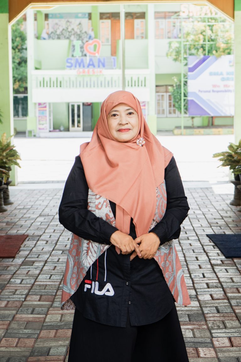 Dra. NUR CHOLILAH - GEOGRAFI