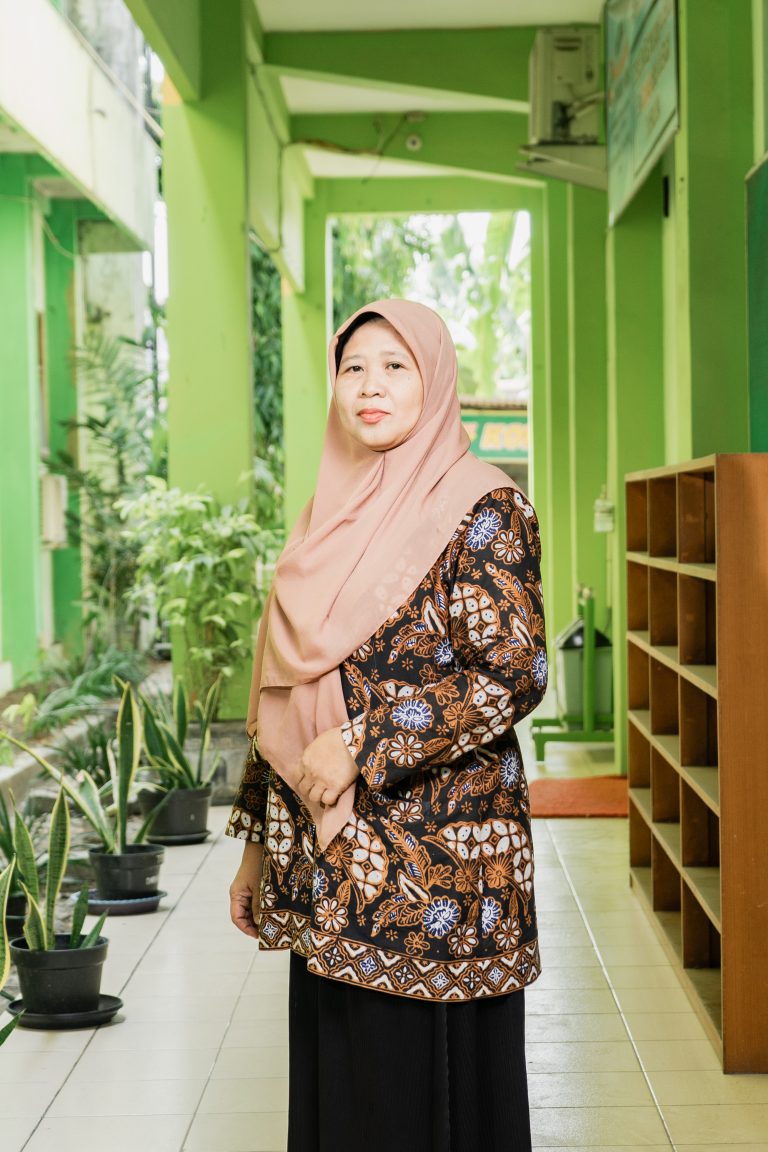 LILIK SUHARNANI, S.Pd., M.Pd. - KIMIA