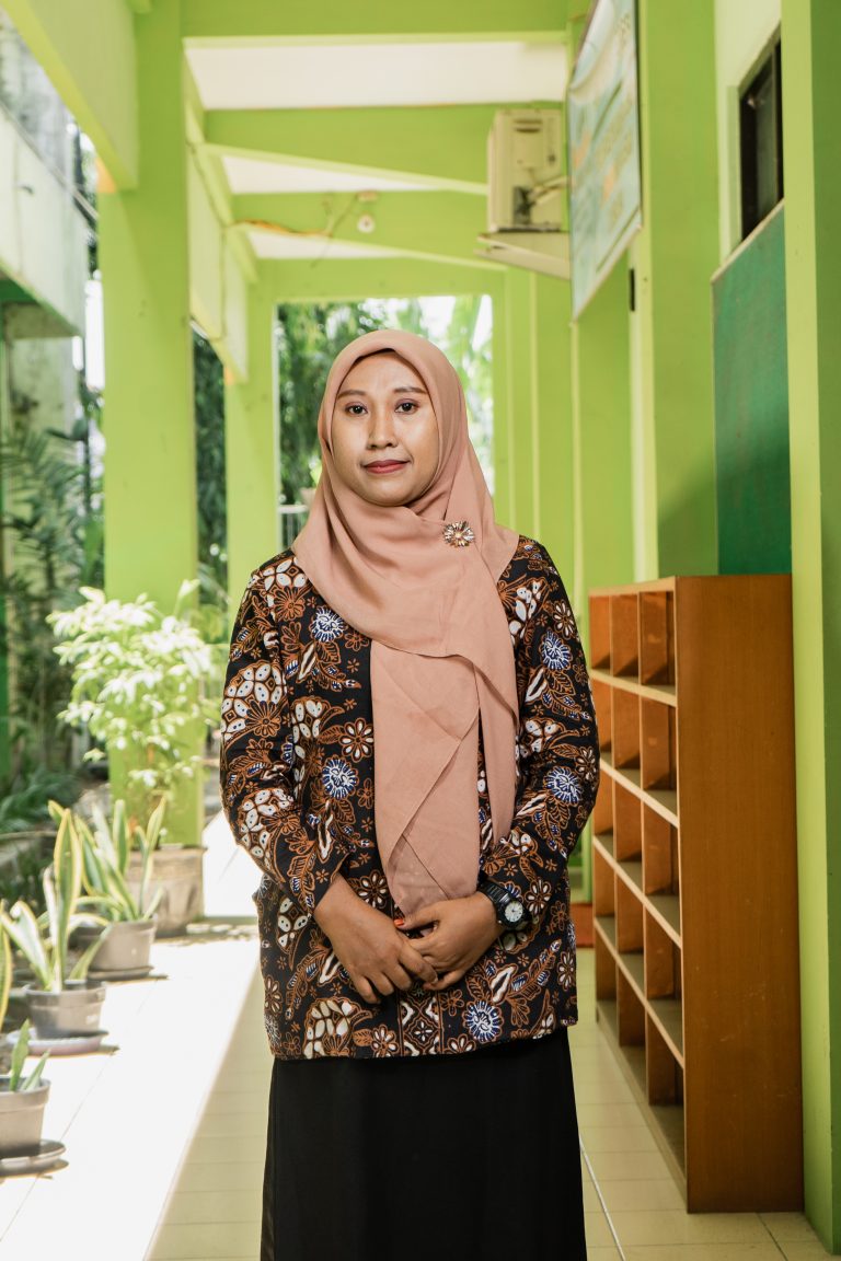 DEPHI MUJIROMADHONITA, S.E. - STAFF