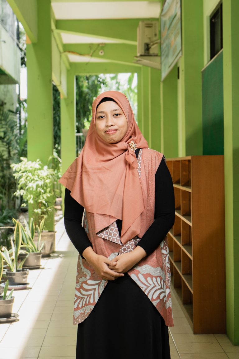 FAQIHA RAHMADHANI, S.Pd. - STAFF
